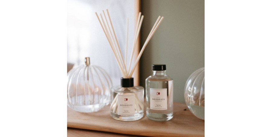 Reed diffusers and refills