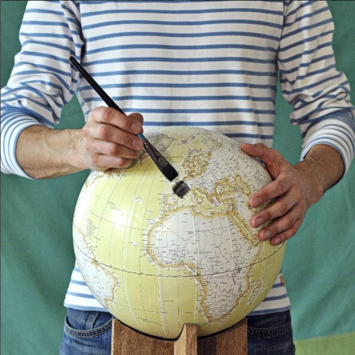 Pour l'amour du globe. Entretien avec Alain Sauter, fabricant de globes  terrestres et géographe – Société de Géographie